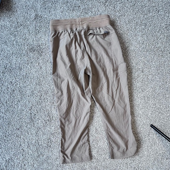 Columbia Women’s Gavin Ridge Pull On Cargo Capri Beige Size Medium - Picture 5 of 6